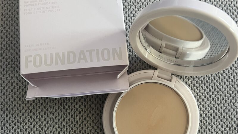 Kylie Jenner maquillage​ : mon avis sur la Natural Blur Powder